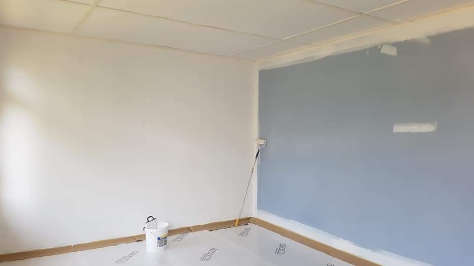 "Chambre peinte à Sonceboz par Deva Peinture, peinture intérieure professionnelle et finition soignée