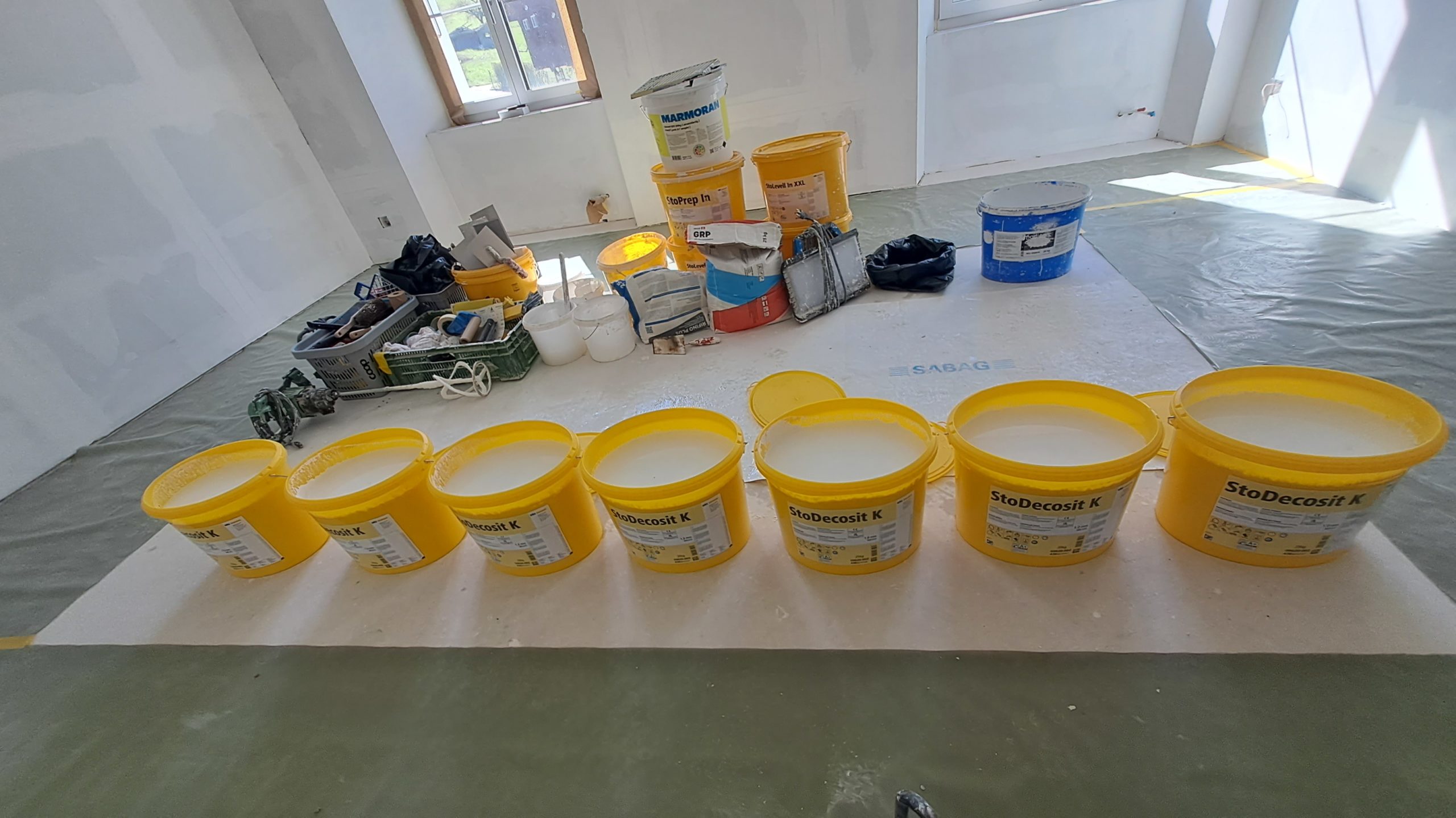 Crépi intérieur appliqué par Deva Peinture, entreprise de peinture, peintre Tramelan, pour une finition soignée