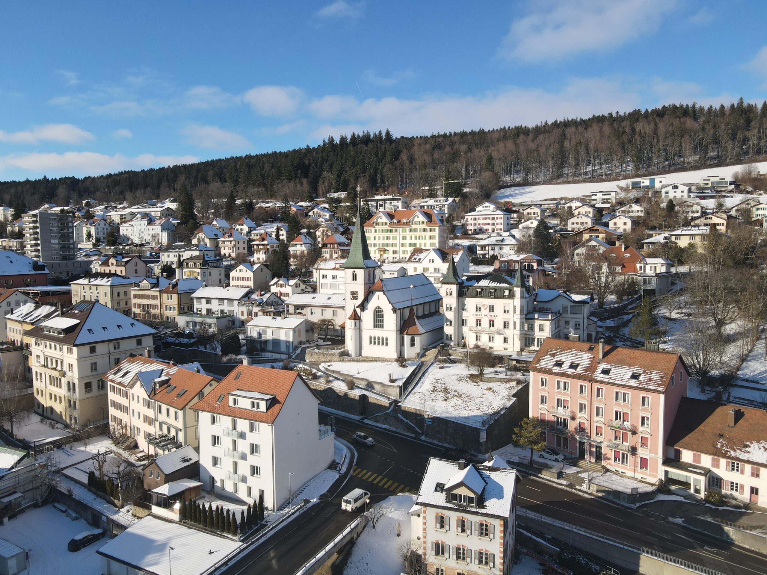 Panorama du village de Tramelan rénové par Deva Peinture, peintre Tramelan.